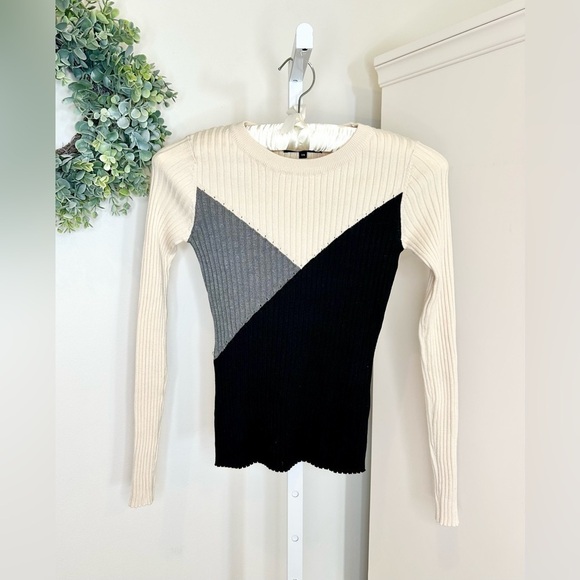Central Park West Women’s Ribbed Knit Sweater in Black, Gray and Cream Size XS - Picture 1 of 7